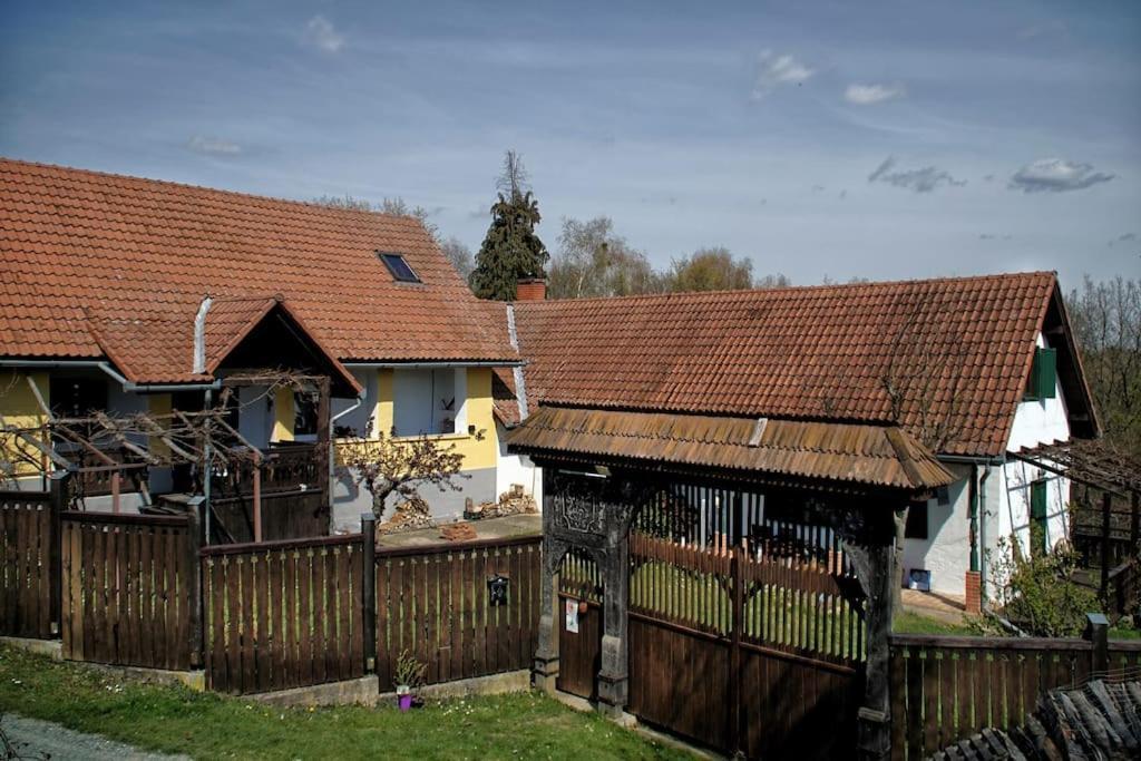 Stilvolles Landhaus Im Dreilaendereck Felsőszölnök Extérieur photo